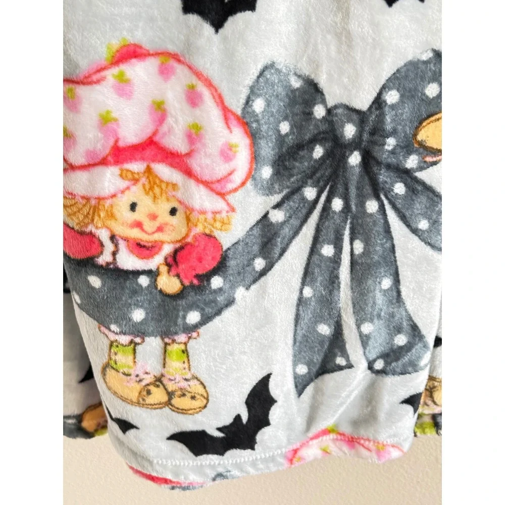 Strawberry Shortcake Halloween Plush Throw Blanket Bats Polka Dot Bows 70x50